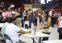 Arranca Educación entrega de becas escolares en el Gimnasio Josué Neri Santos
